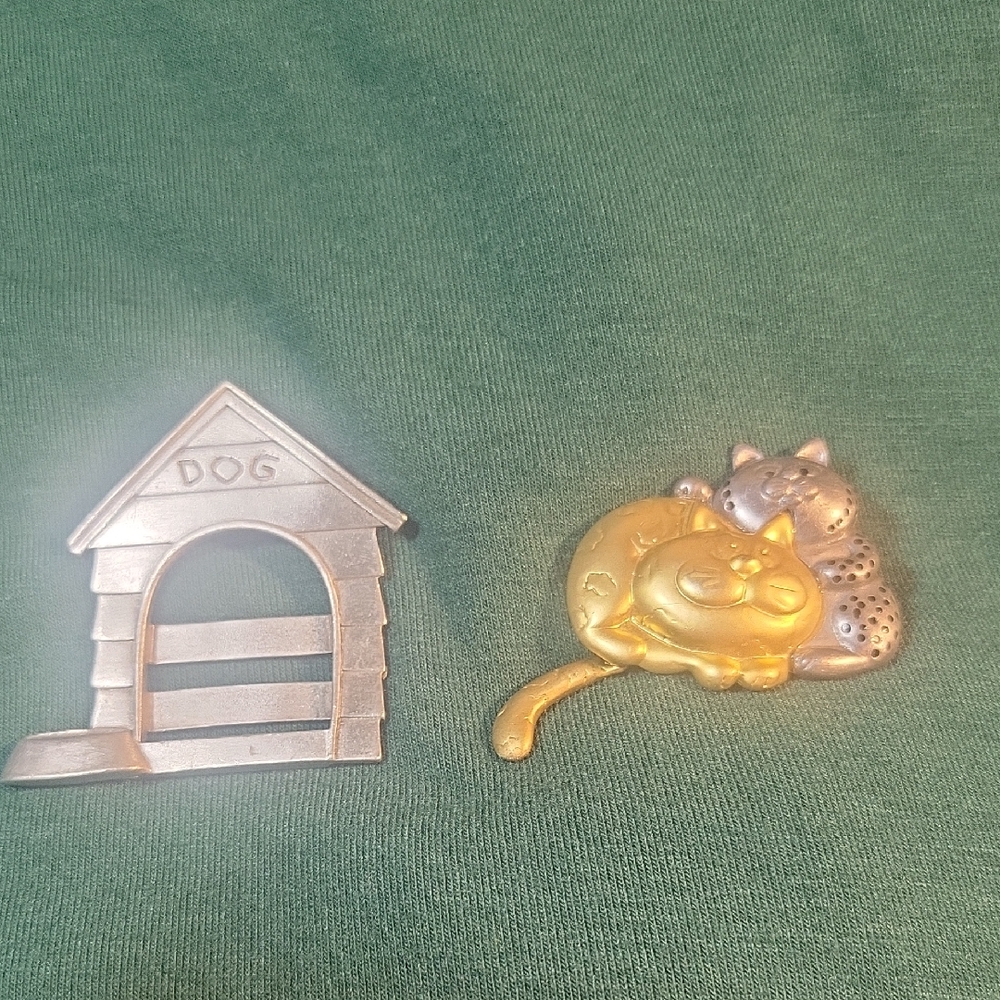 Vintage JJ Doghouse Photo‎ Frame Brooch & Cat Brooch Bundle Silver Tone Animal